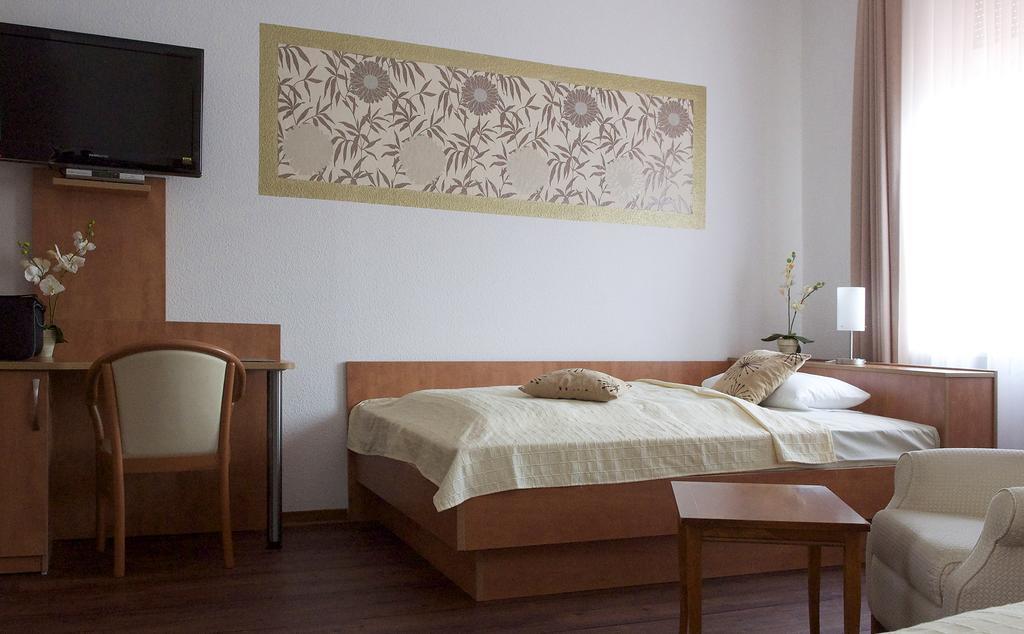 Hotel Vier Loewen Traben-Trarbach Cameră foto
